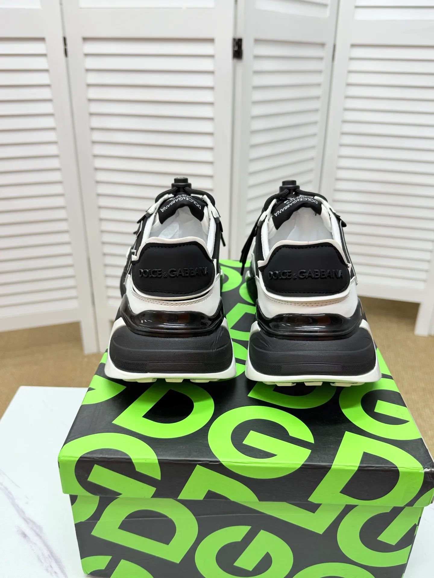 Men's clothing and shoes 260. The latest sports and casual shoes for couples (DG) are fashionable and versatile, and can add luster to various looks. Create an exquisite design with unique dynamic vitality and modern atmosphere, showing modern elegance. Size: 35-46 (custom-made sizes 45 and 46 are non-refundable) Se